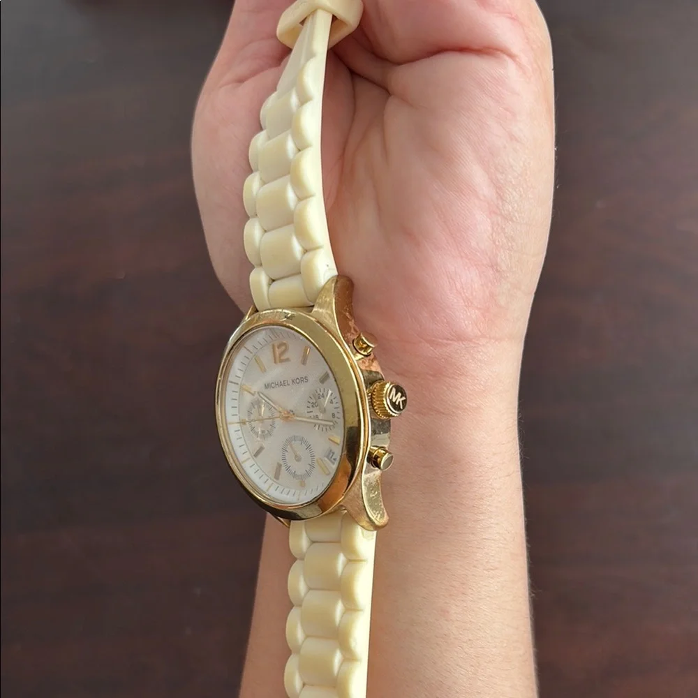 Michael Kors Gold and White Watch - Picture 5 of 6